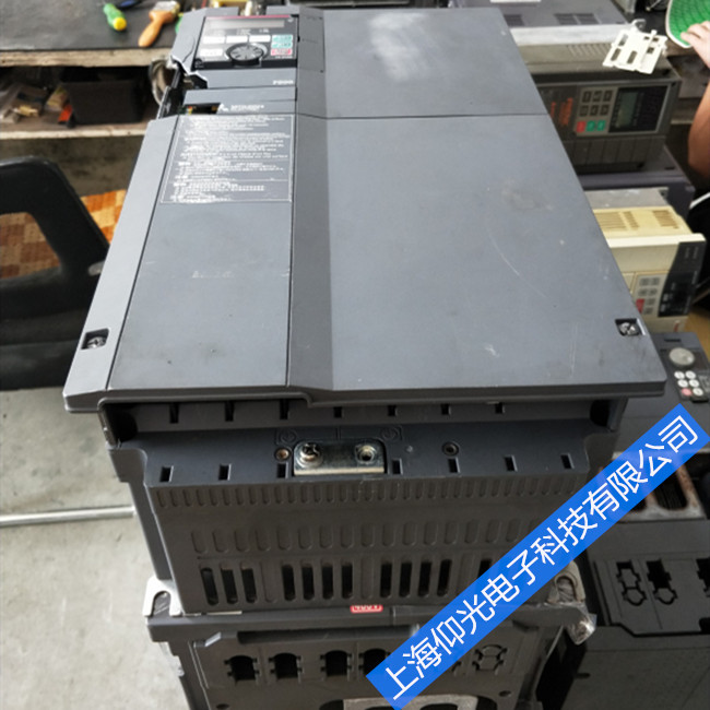 ����F800ϵ��׃�l���S�� E.OC1��(b��o)�����a�^�d��������