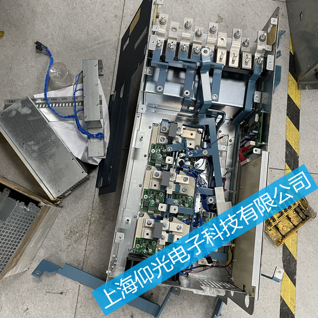 �����������S������