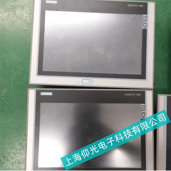 ���T�ӹ��ؙC�_�C����Ļ���FӢ�Ļ��ֈ��e������Q���}