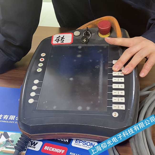 �ӱ��쿨KUKA�C(j��)����ʾ�̺У�ʾ�������M(j��n)����ϵ�y(t��ng)��(y��ng)���_�P(gu��n)�p�ľS��